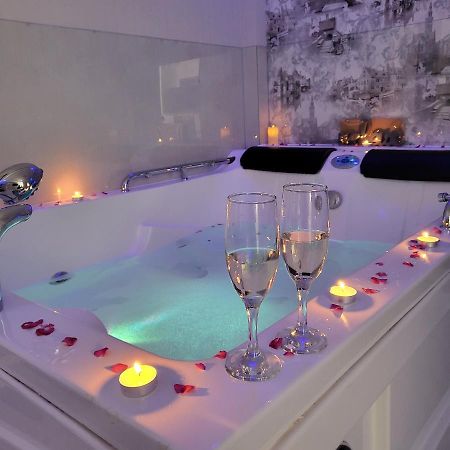 Vip Apartment For Lovers In Кишинев Екстериор снимка
